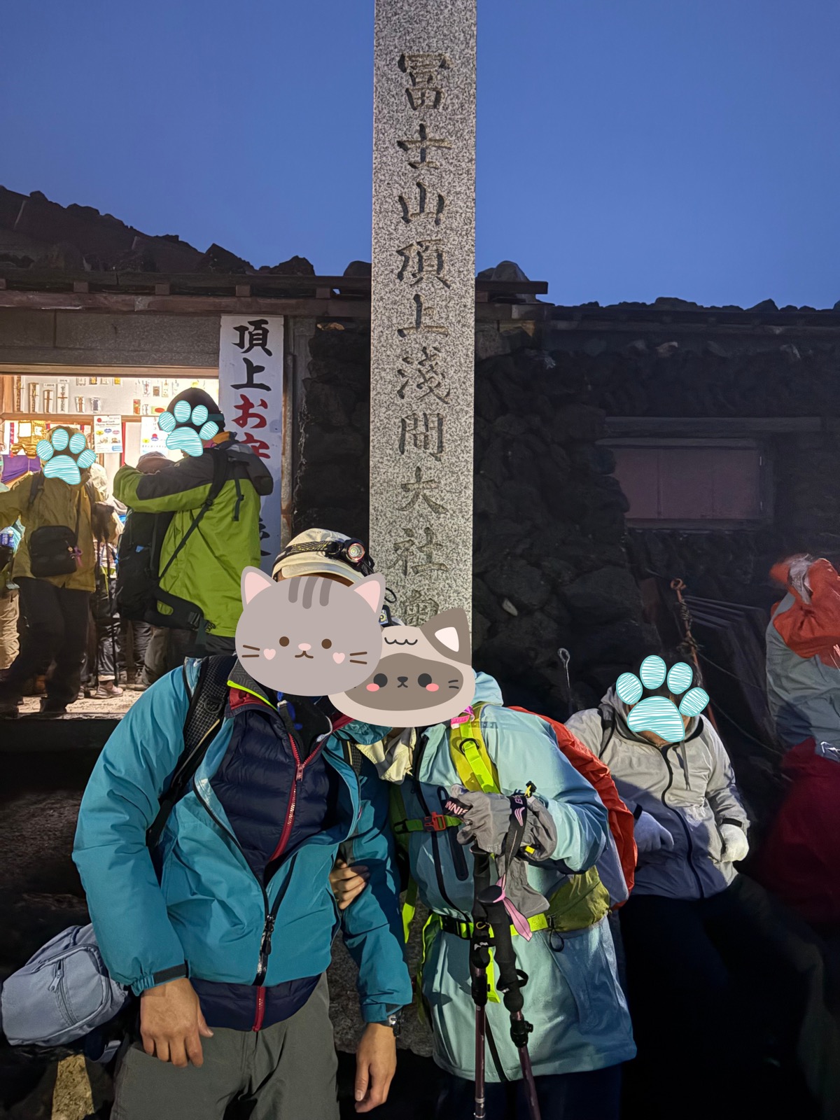 富士山の深夜登山で見た麓の夜景