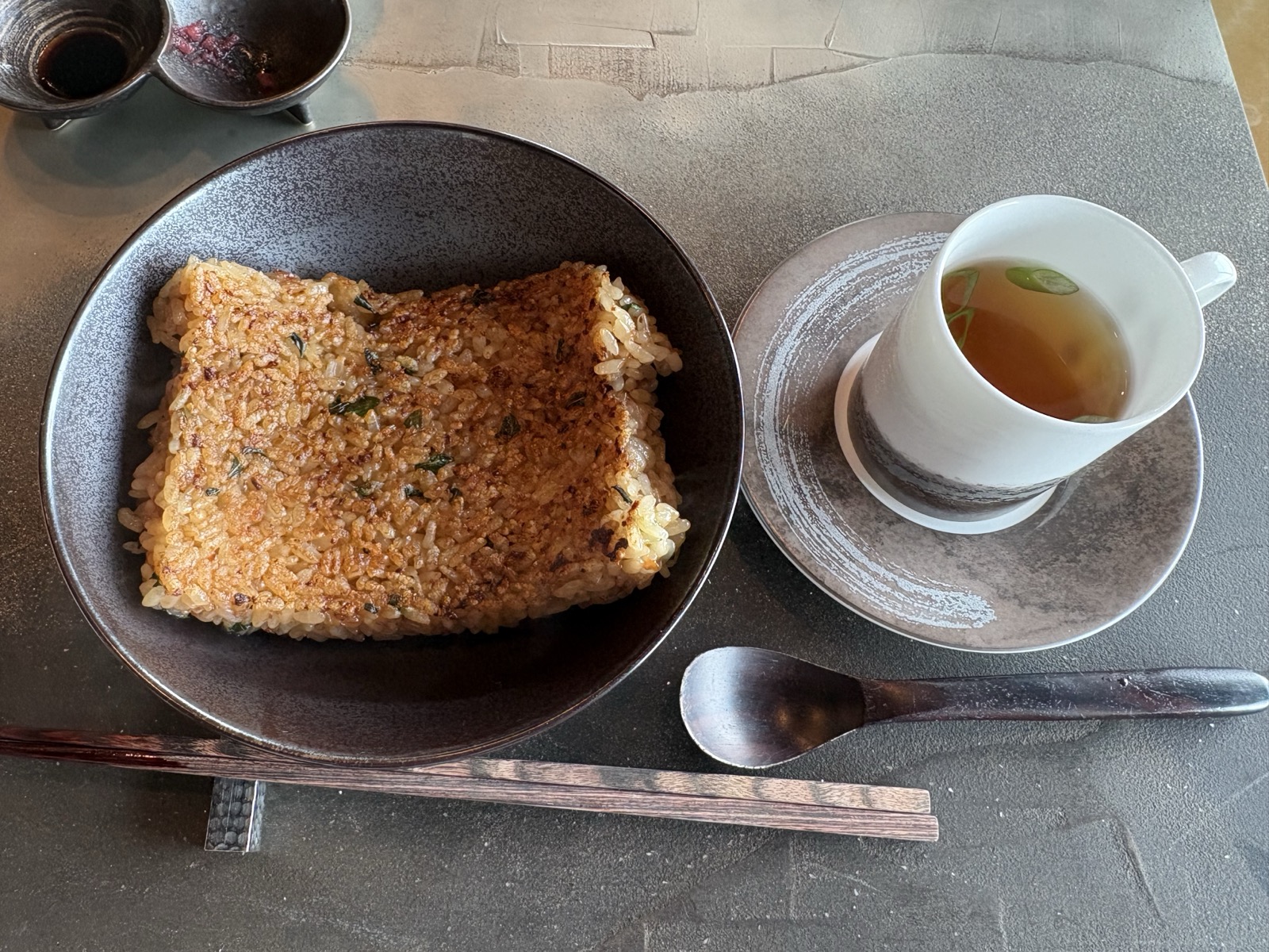 ガーリックライスとテールスープ