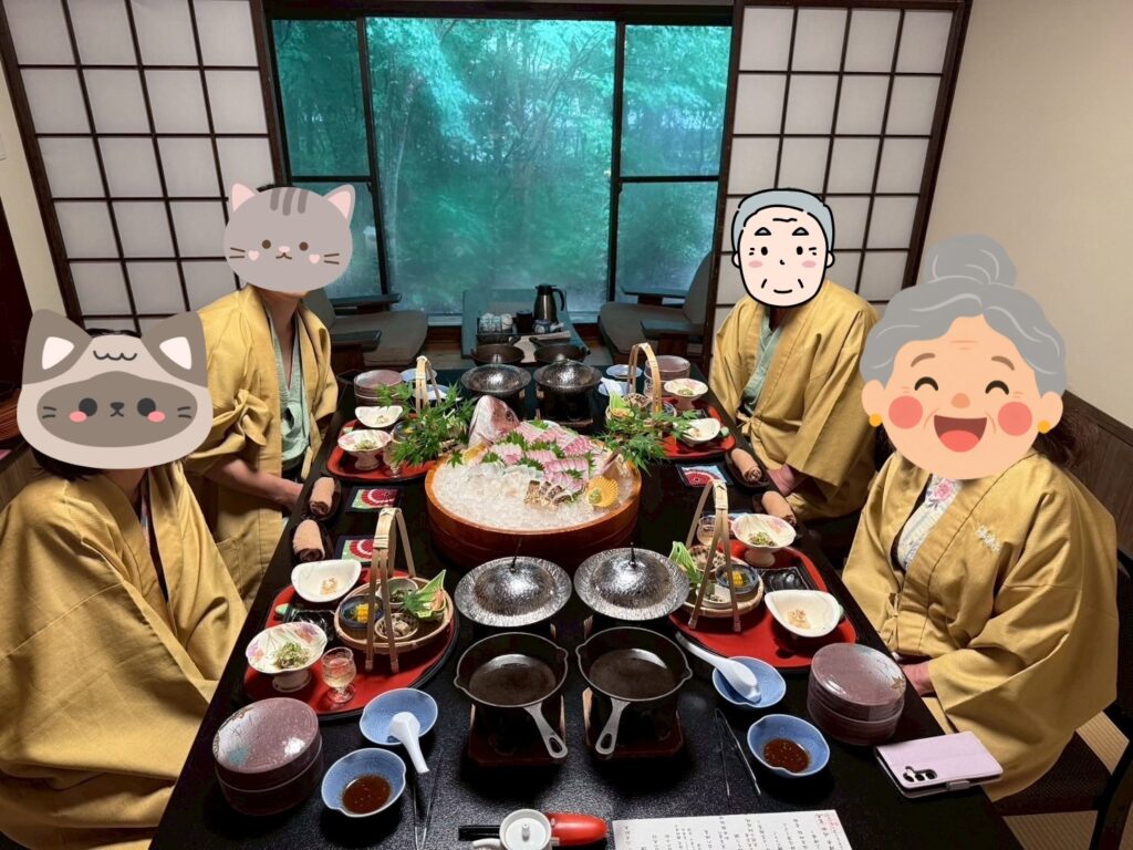 湯楽亭の夕食 天草の海鮮会席を家族4人で囲むテーブル